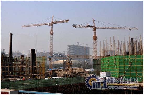 川建塔機參與施工成都高端綜合體項目
