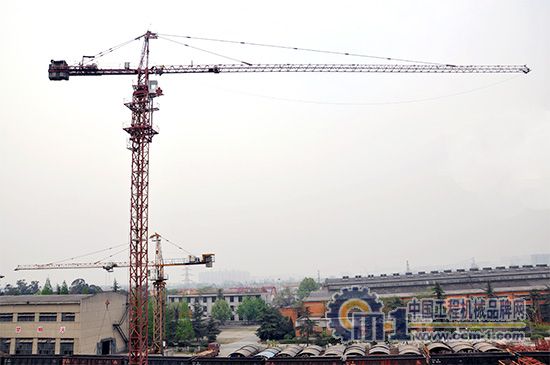 SCM C6010塔機立塔現場